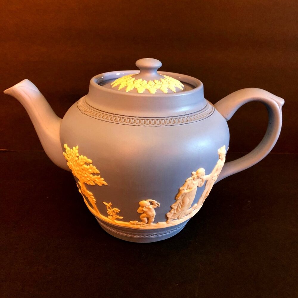 Vintage Wedgewood Jasperware blue/white large teapot w/ lid England